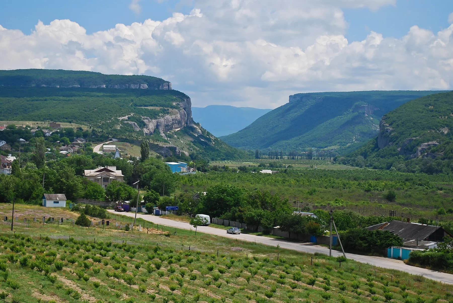 Скальные борта Бельбекского каньона